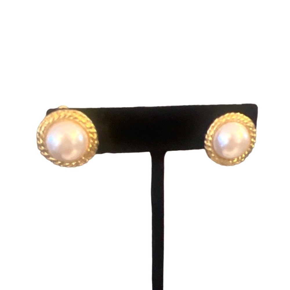 Vintage Faux Pearl Clip-on Earrings Gold Tone Good Condition Classic